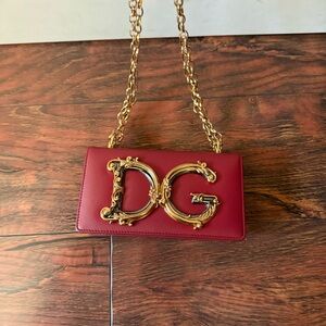 Authentic D&G Red Chain Shoulder Bag
Phone bag mini.. with box and tags!!!